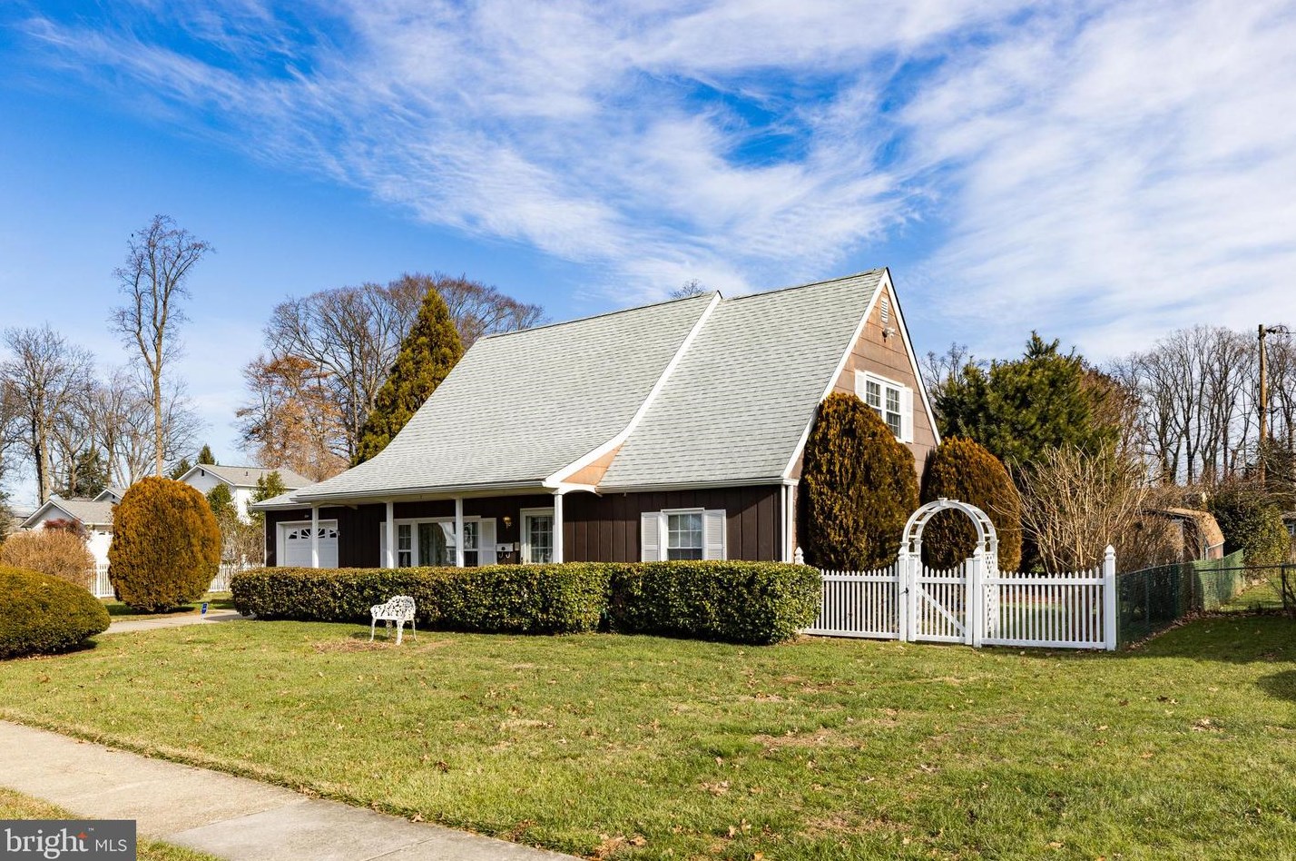 1 Natalie Ln, Newark, DE 19713-2318