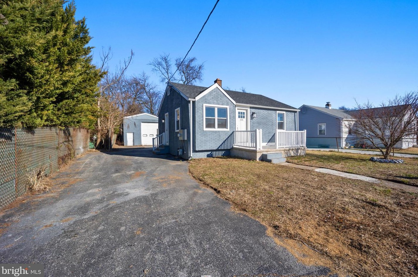 225 Hillview Ave, New Castle, DE 19720