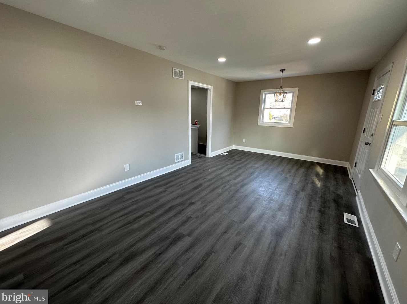 2 Holden Dr, New Castle, DE 19720