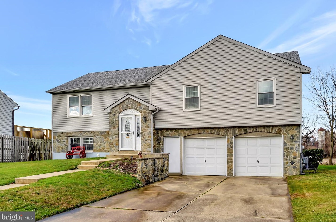 102 Nursery Dr, Bear, DE 19701-1185