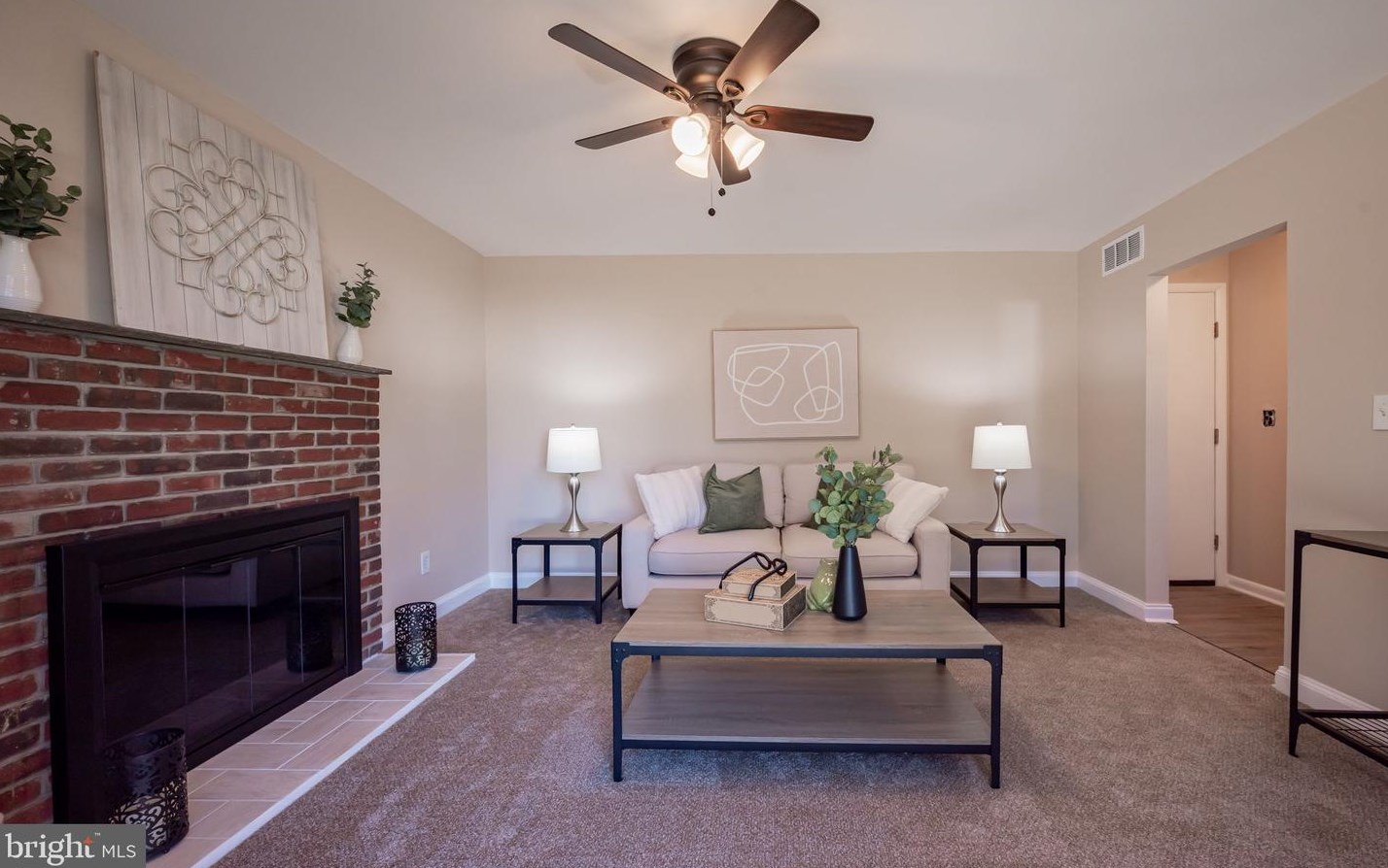 1107 Old Coochs Bridge Rd, Newark DE  19713-2327 exterior