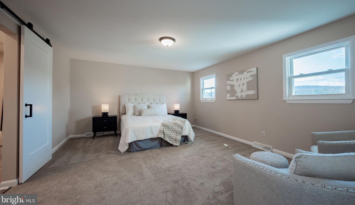 1107 Old Coochs Bridge Rd, Newark DE  19713-2327 exterior