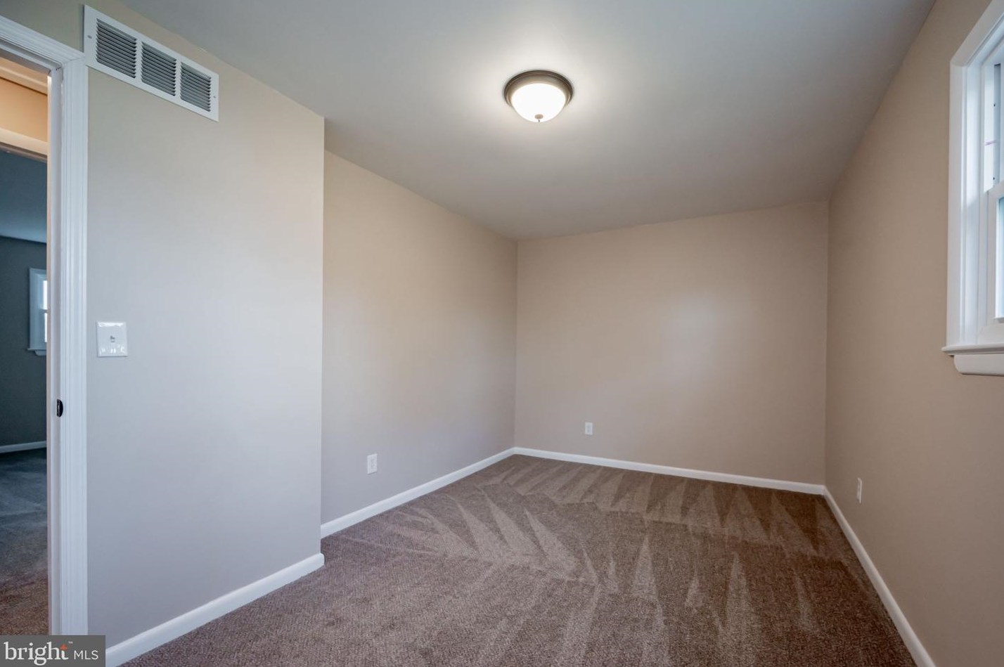 1107 Old Coochs Bridge Rd, Newark DE  19713-2327 exterior