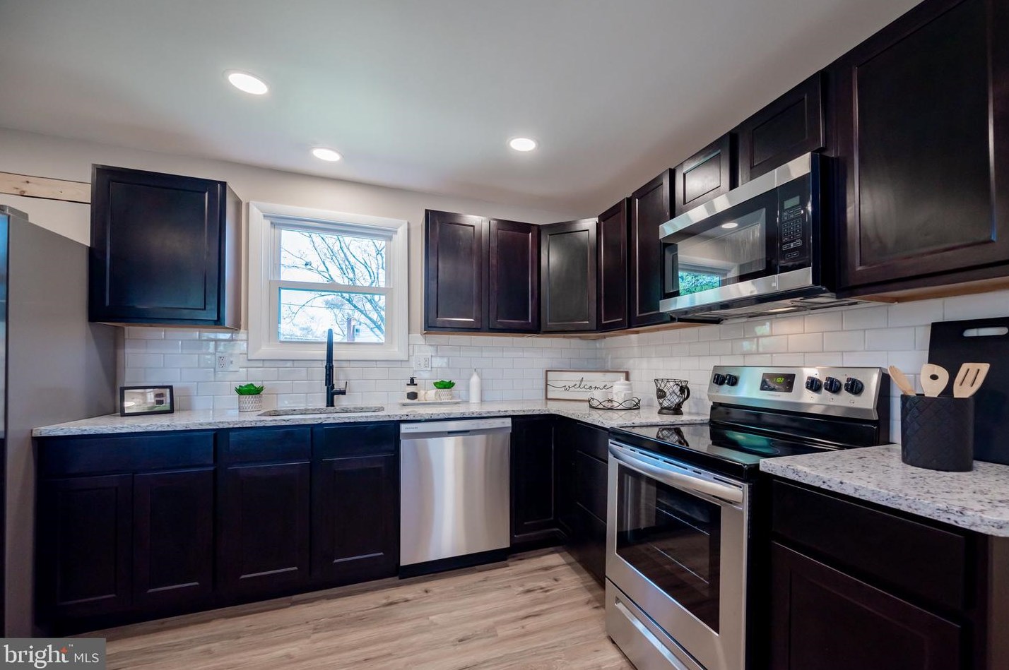 1107 Old Coochs Bridge Rd, Newark DE  19713-2327 exterior