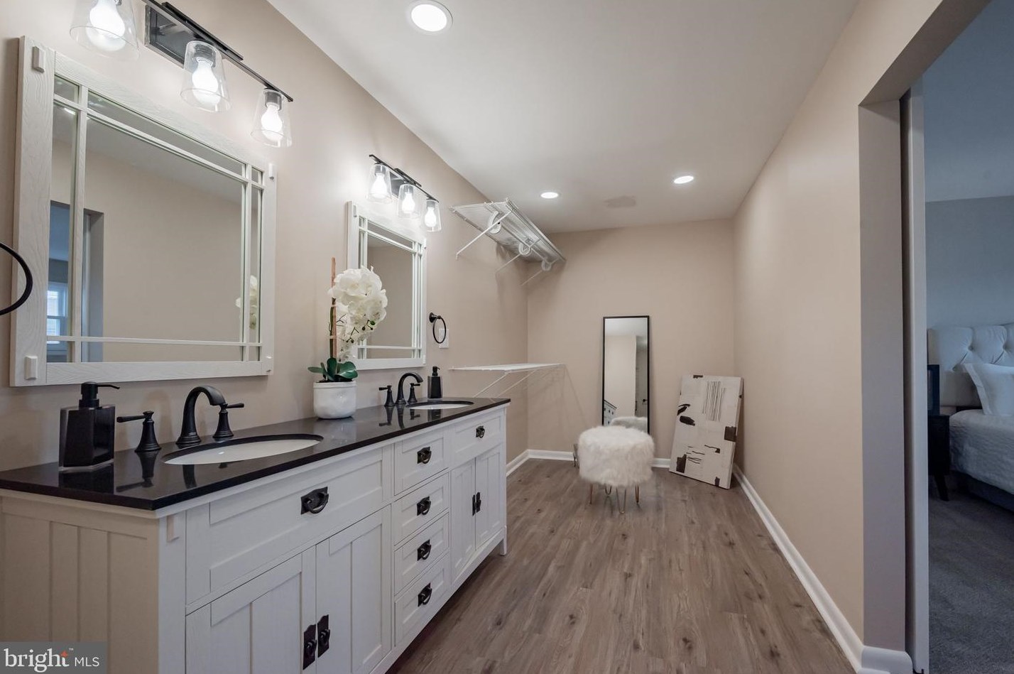 1107 Old Coochs Bridge Rd, Newark DE  19713-2327 exterior