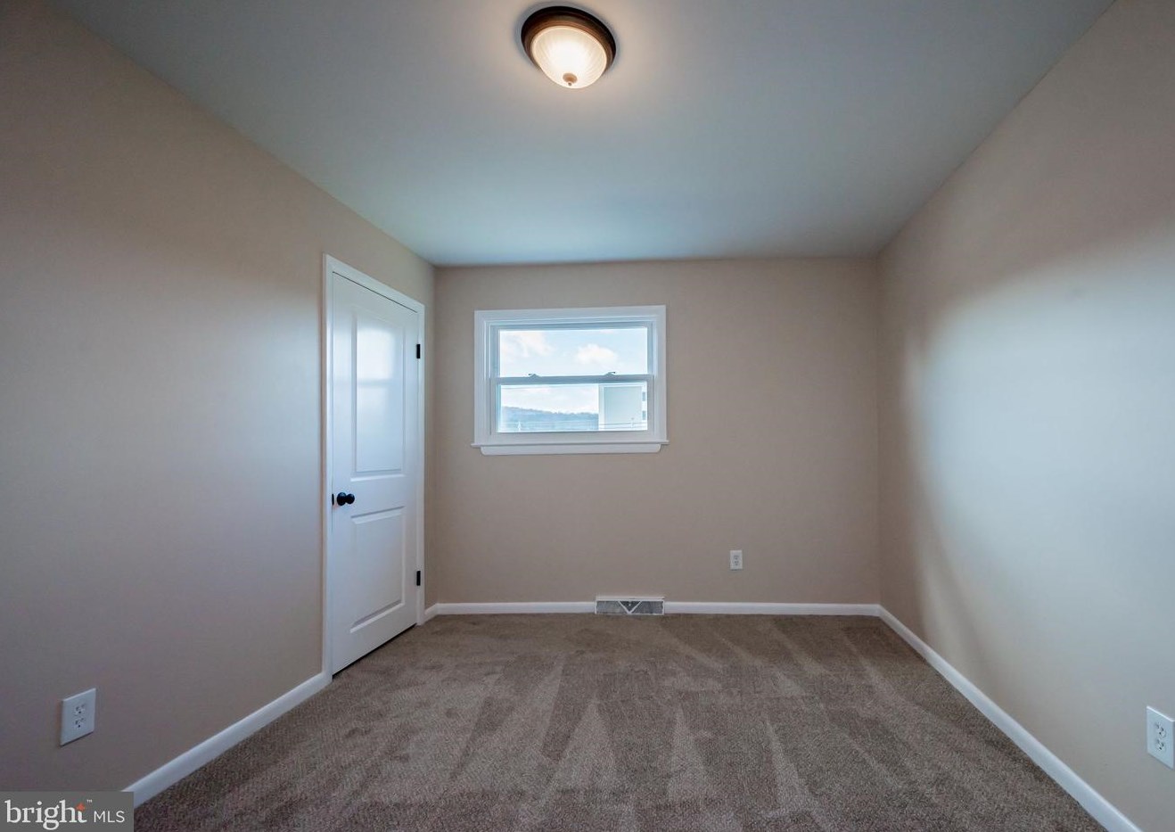 1107 Old Coochs Bridge Rd, Newark DE  19713-2327 exterior