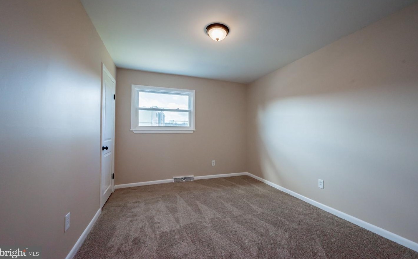 1107 Old Coochs Bridge Rd, Newark DE  19713-2327 exterior