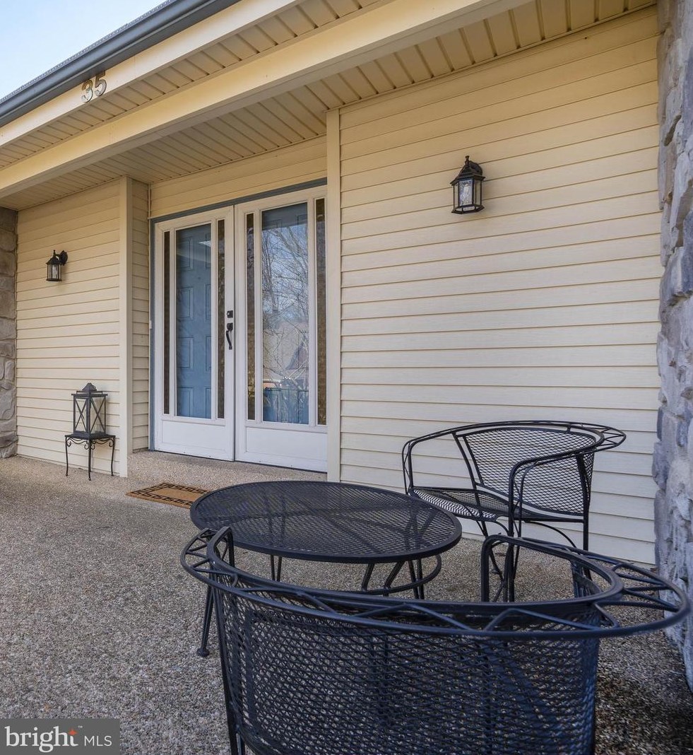 35 Bernard Blvd, Hockessin, DE 19707-9759