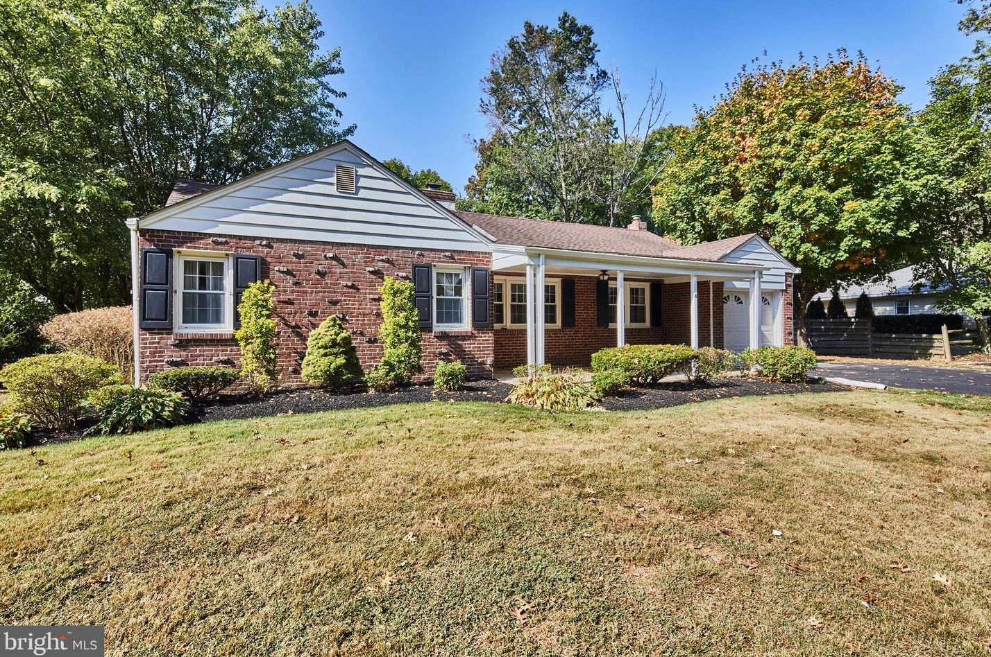 16 Westover Cir, Wilmington, DE 19807