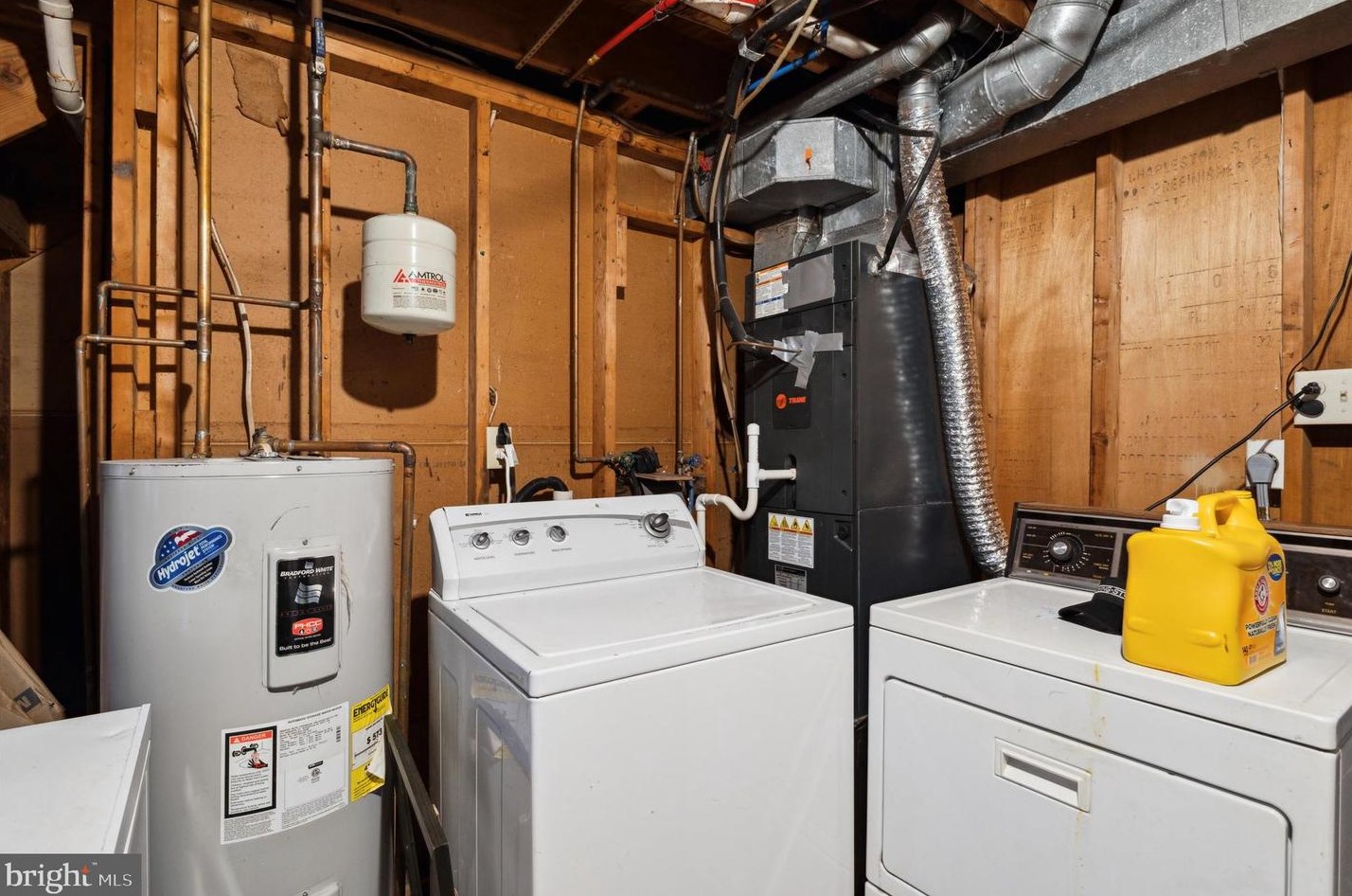 16 Farnsworth Rd, Newark DE 19713-3802 exterior