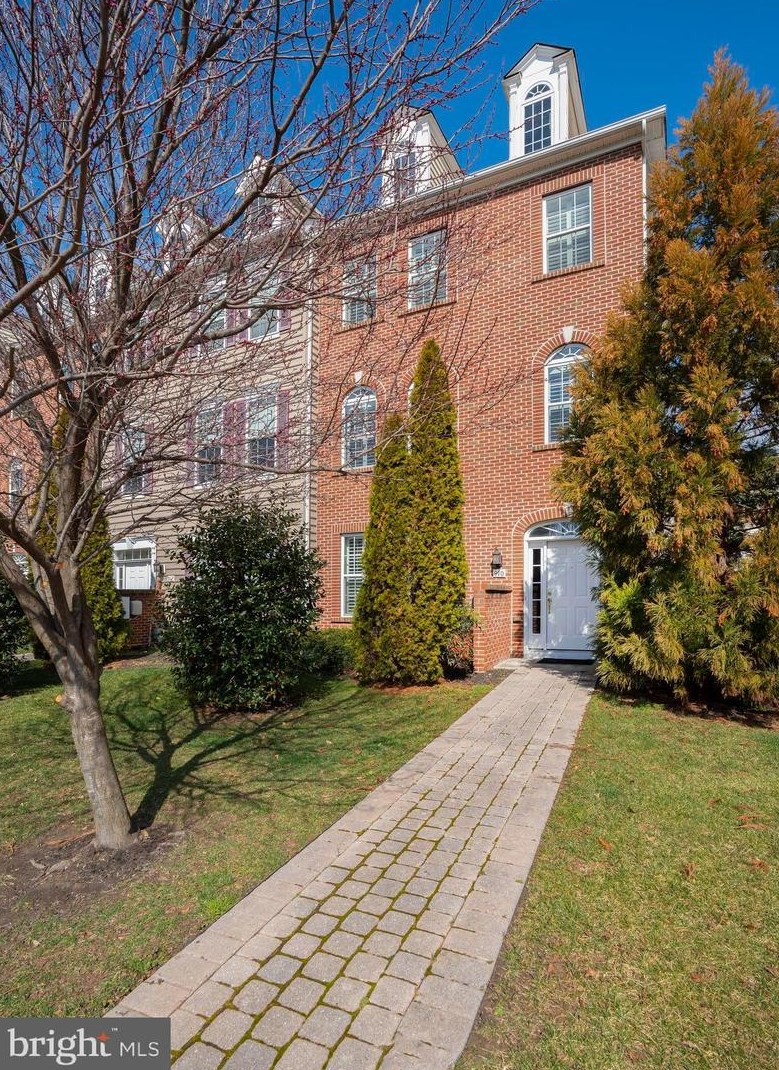 910 Shepard Ave, Bear, DE 19701