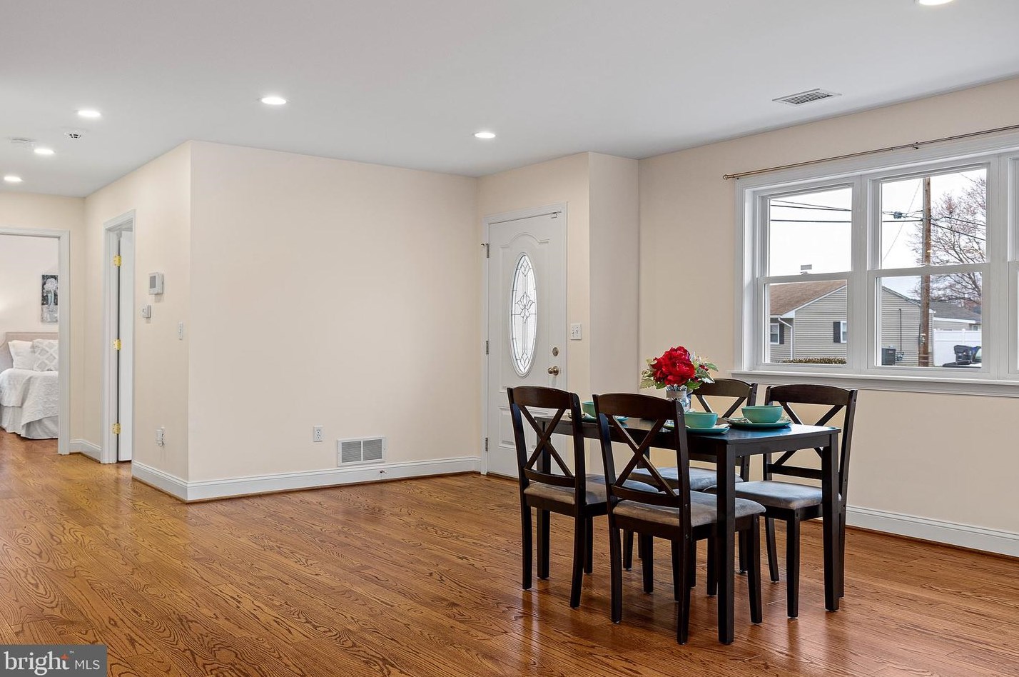 102 Kingswood Rd, Newark, DE 19713-3055