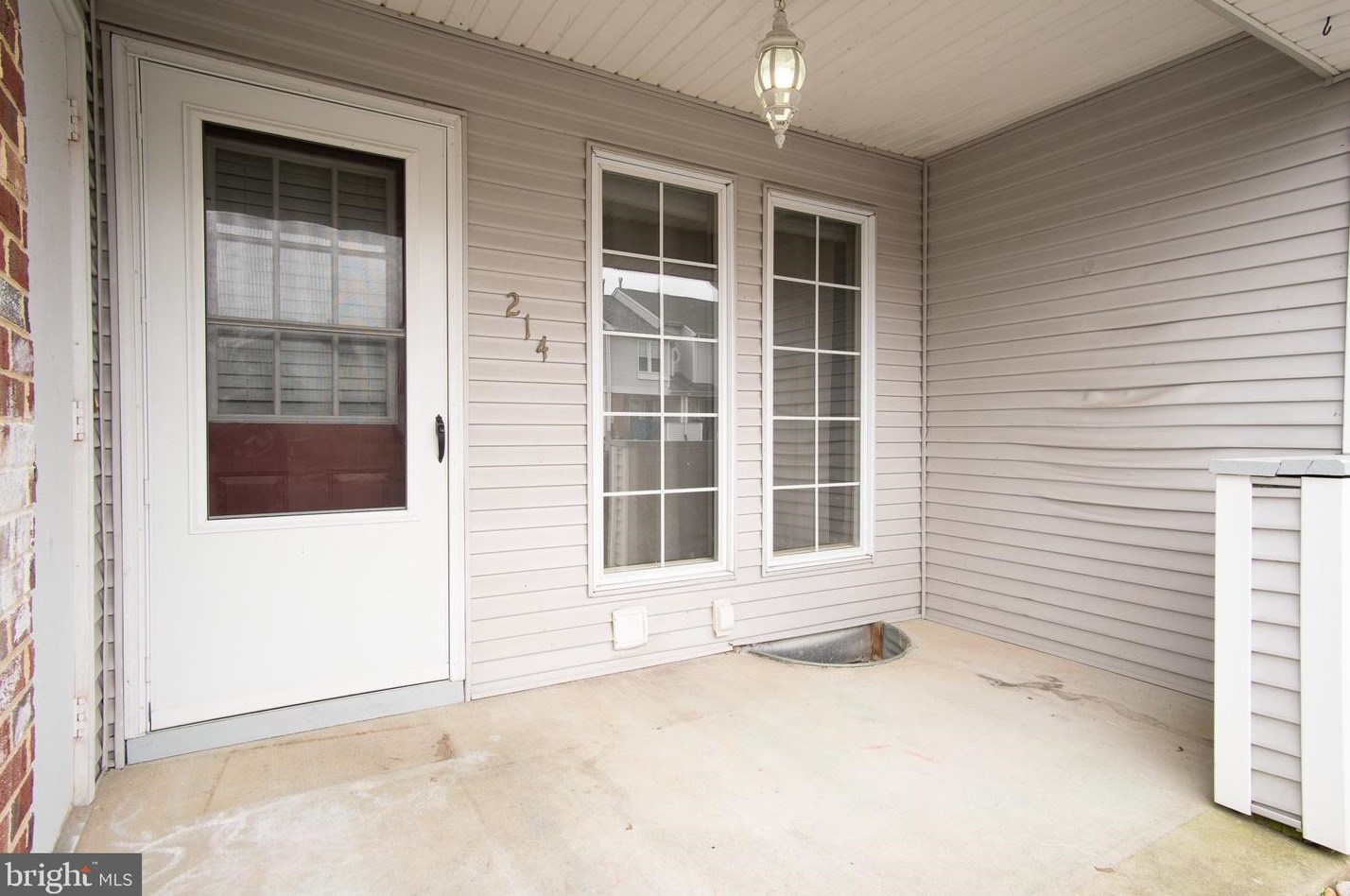 214 Lake Arrowhead Cir, Bear, DE 19701