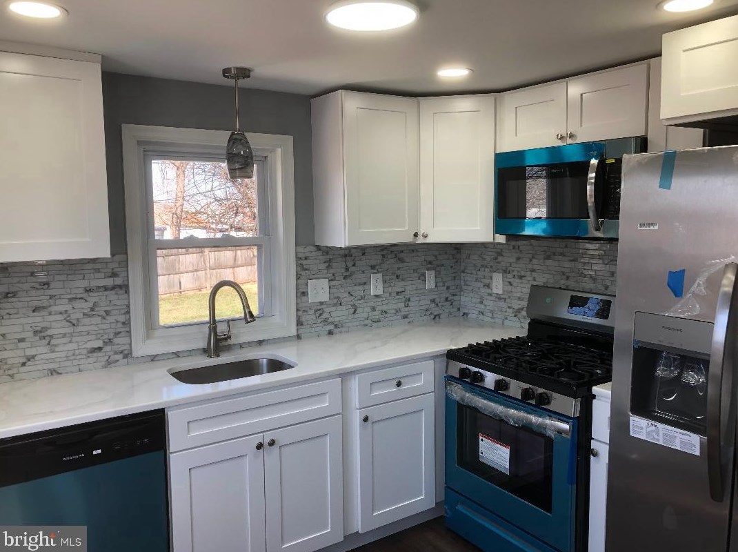 105 Stanley Ln, New Castle, DE 19720