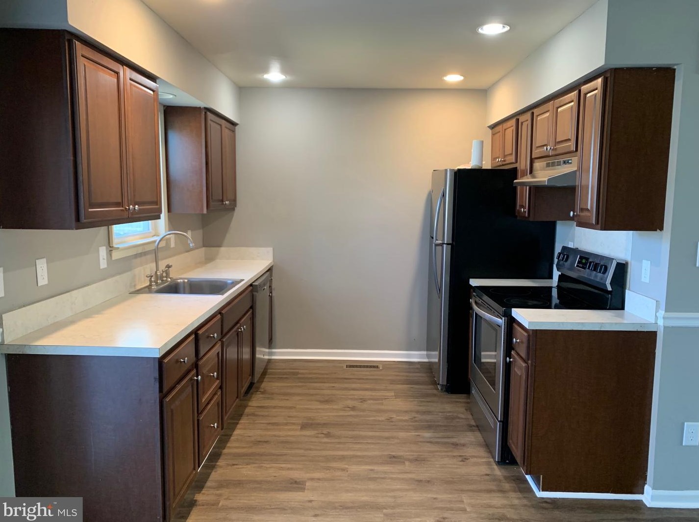 28 Blairville Rd, New Castle, DE 19720