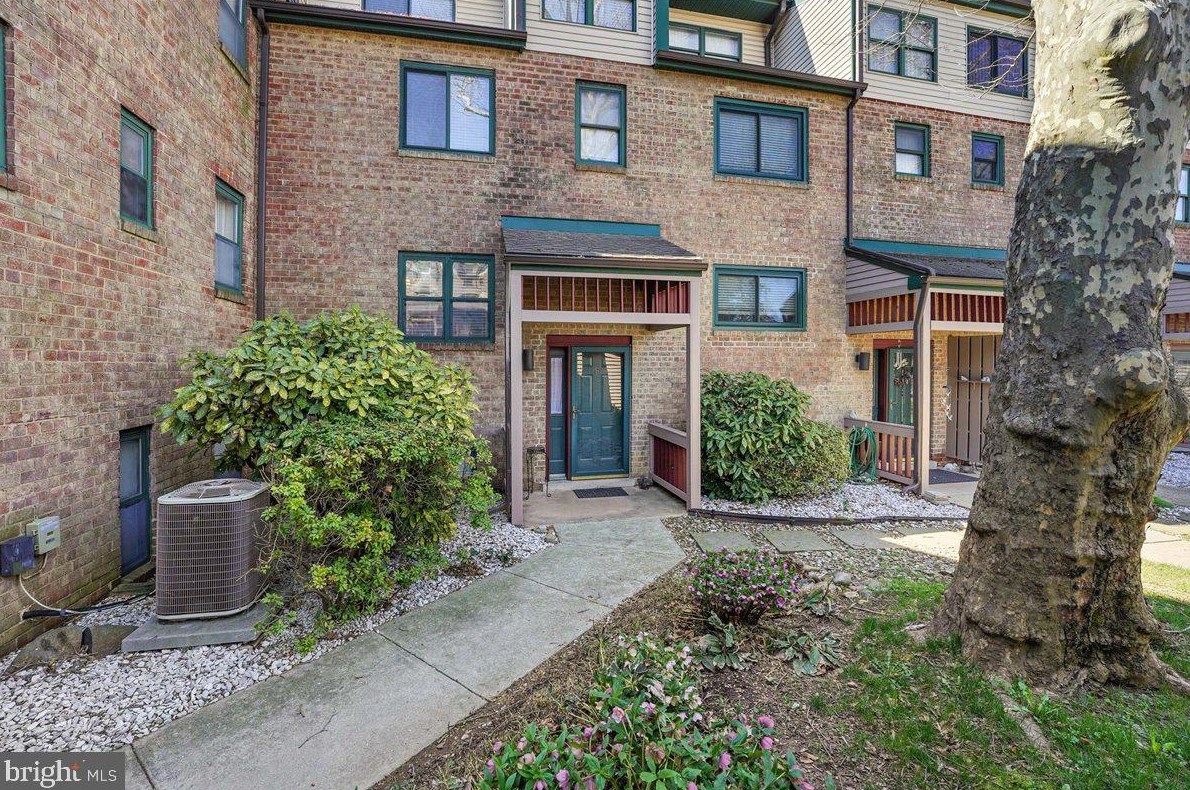 8 Paladin Dr, Wilmington, DE 19802