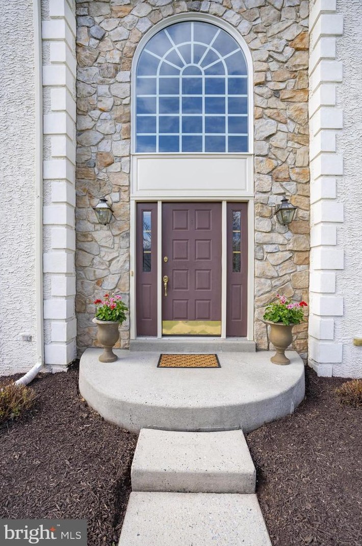 4 Longacre Ct, Hockessin, DE 19707-2067