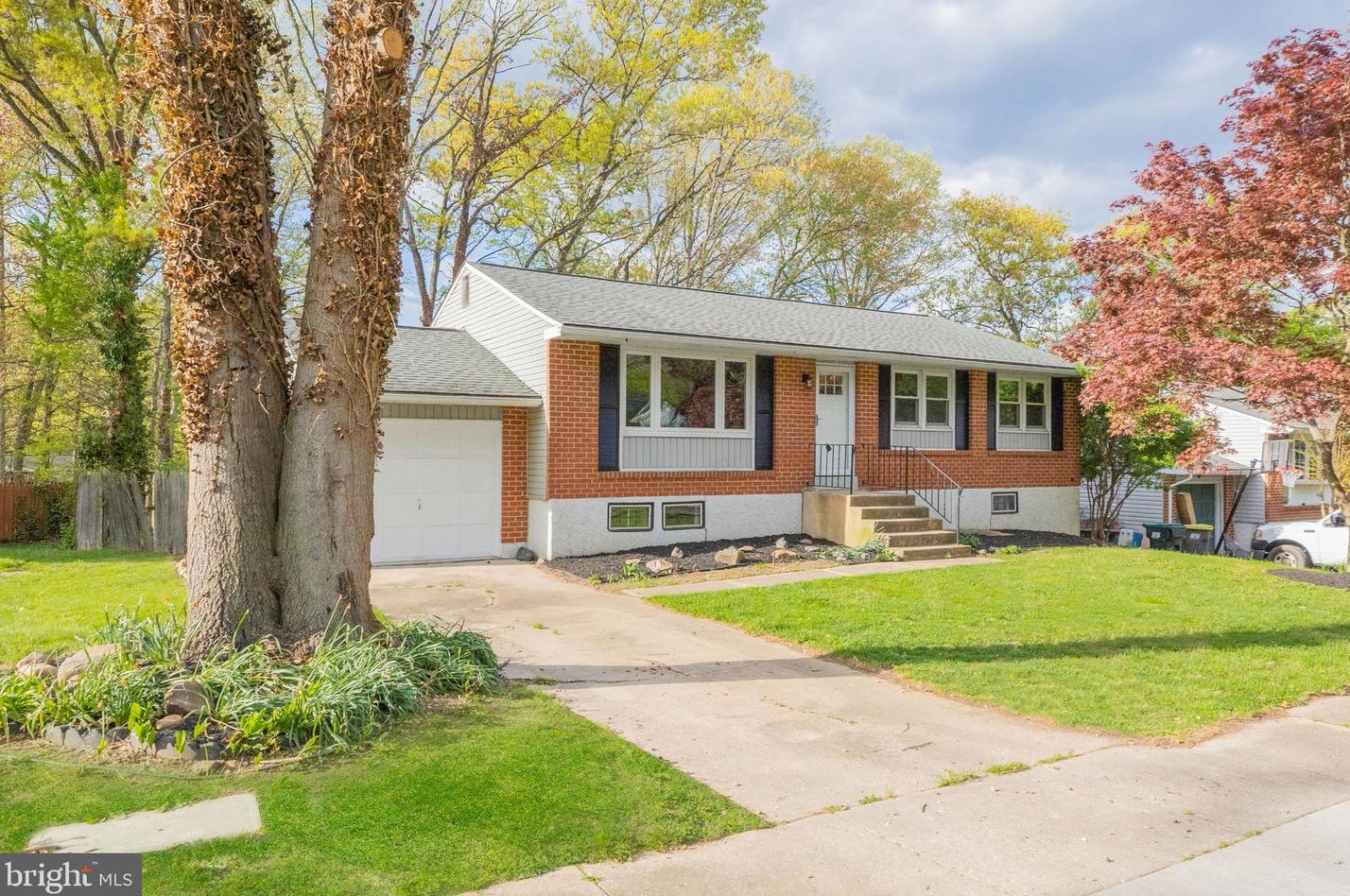 6 Leaf Ln, Newark, DE 19702-1410