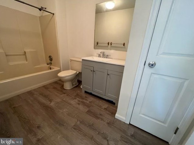 300 Edjil Dr, Newark DE  19713-2300 exterior