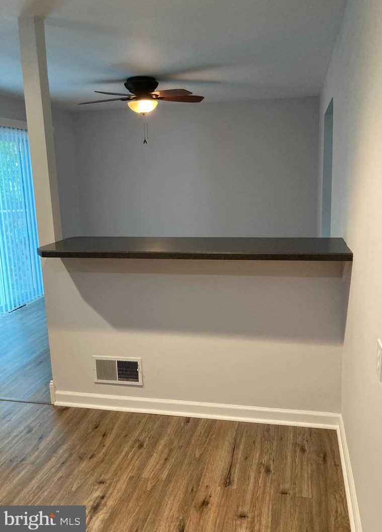 4 Kitty Ln, Newark DE  19713-2357 exterior