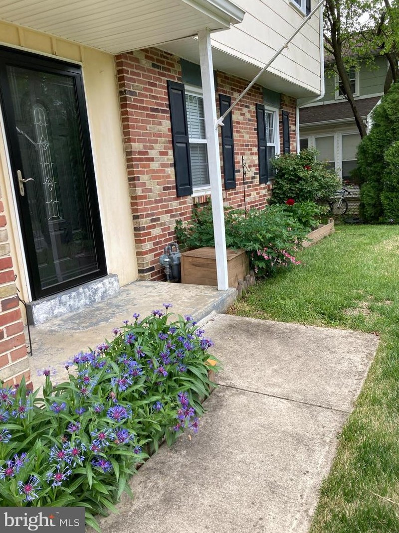 4 Kitty Ln, Newark DE  19713-2357 exterior