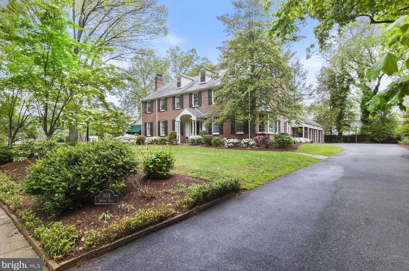 909 Stuart Rd, Wilmington, DE 19807