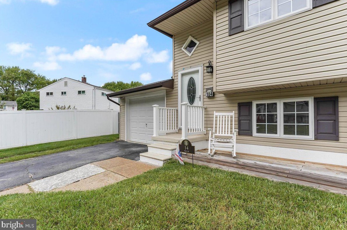 14 Tara Dr, New Castle, DE 19720