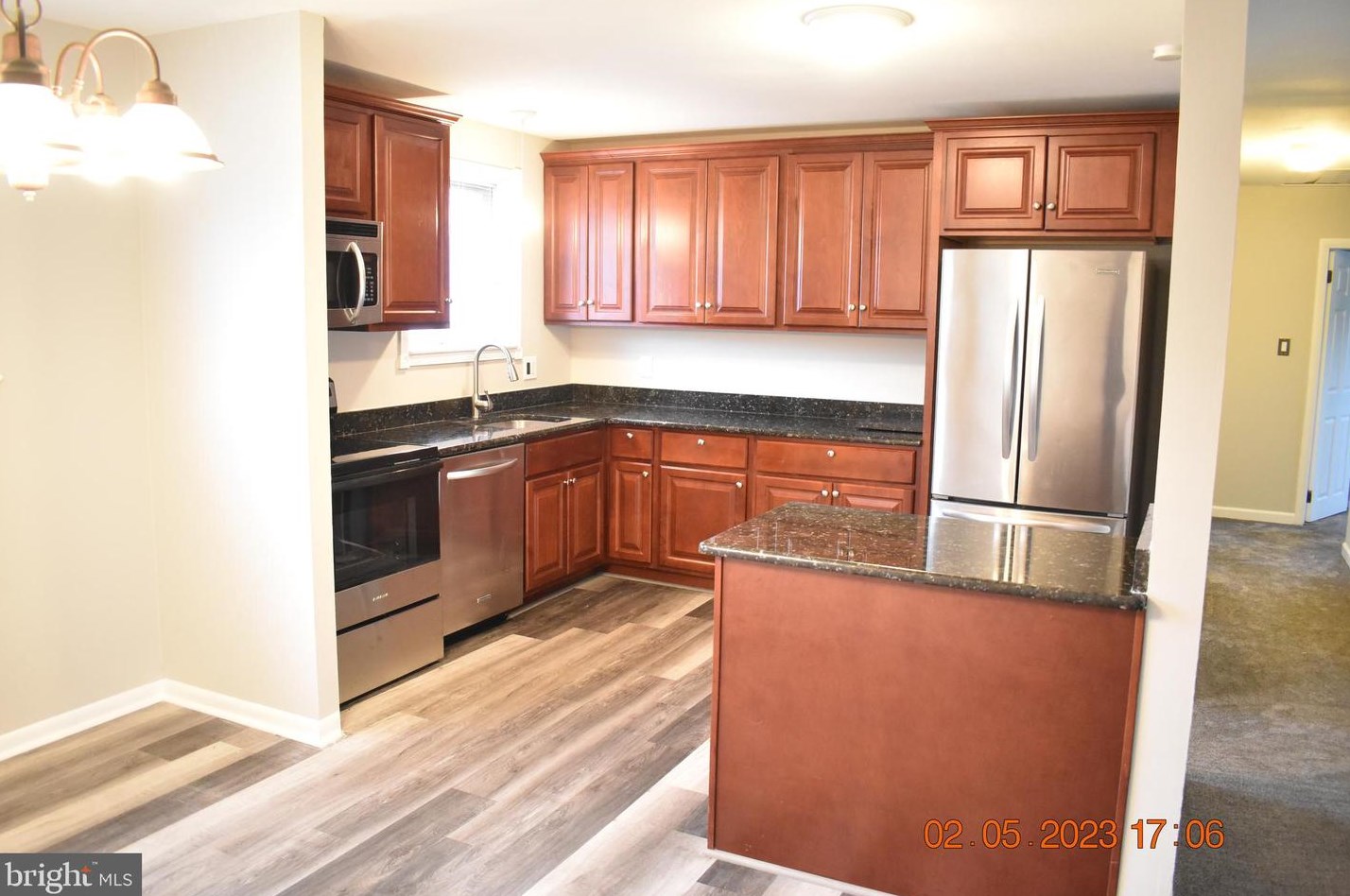 2 Guenever Dr, New Castle, DE 19720