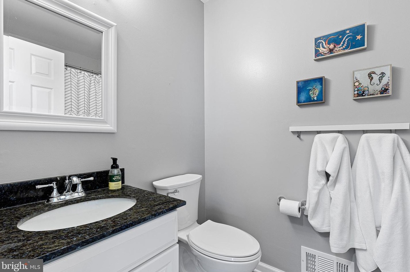 48 Danvers Cir, Newark DE 19702-2721 exterior