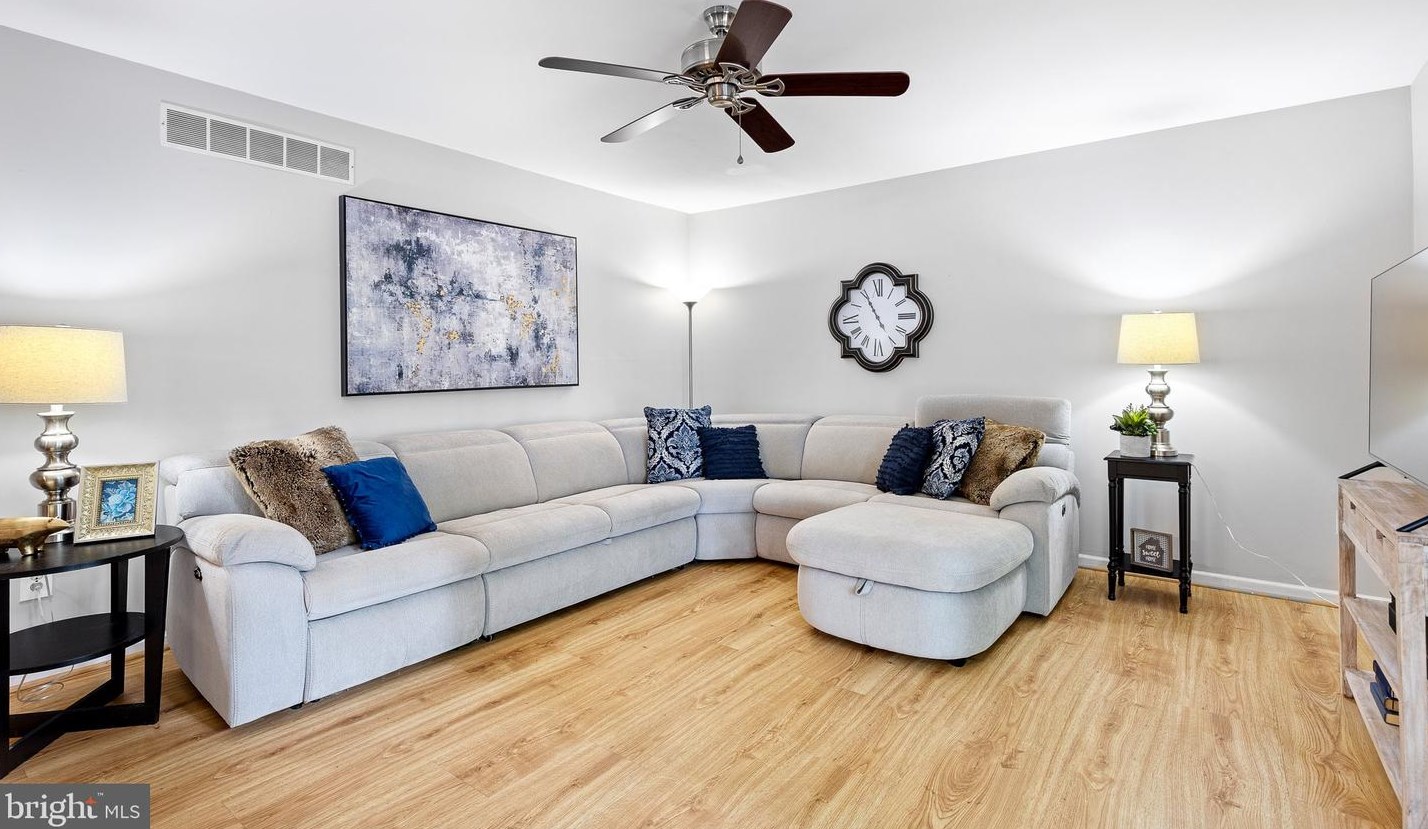 48 Danvers Cir, Newark DE 19702-2721 exterior