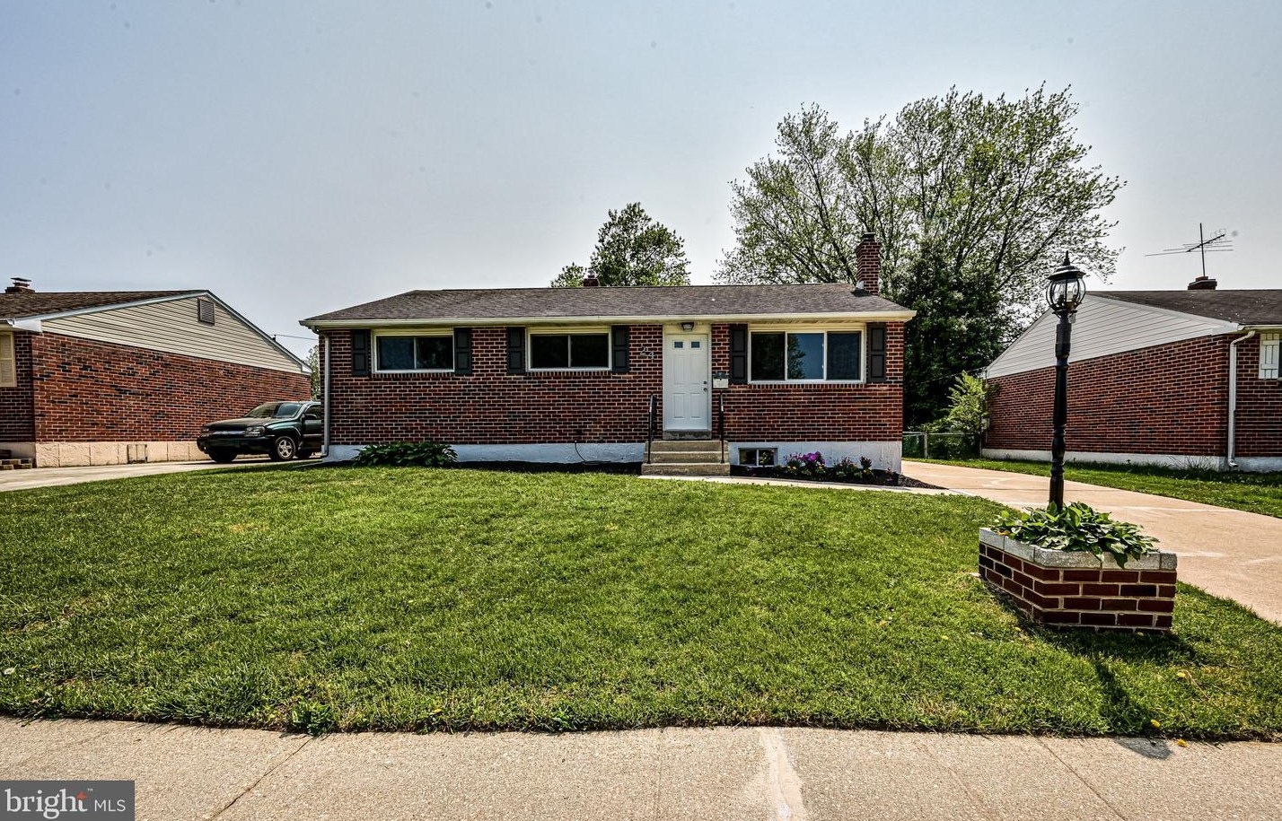 24 Holly Dr, New Castle, DE 19720