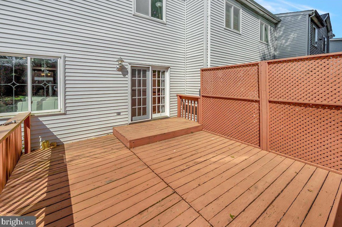 8 Cardenti Ct, Newark DE  19702-6833 exterior