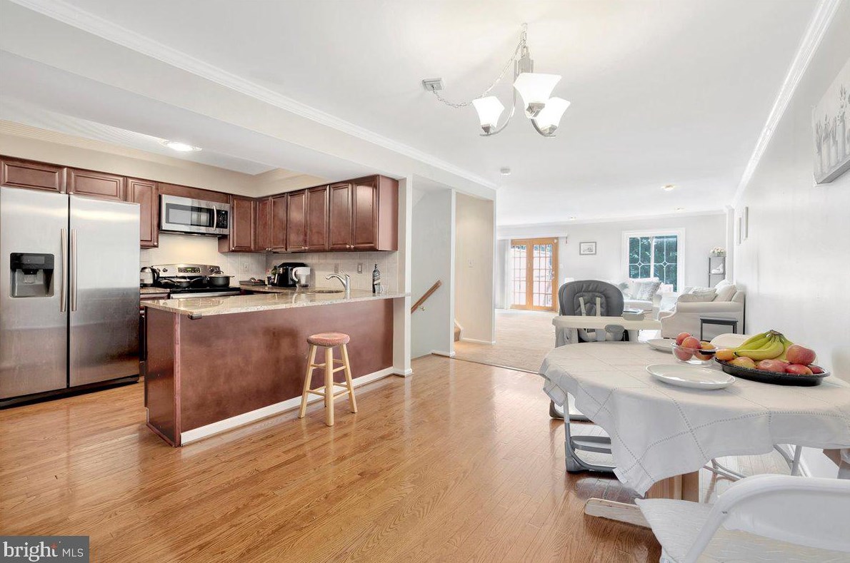 8 Cardenti Ct, Newark DE  19702-6833 exterior