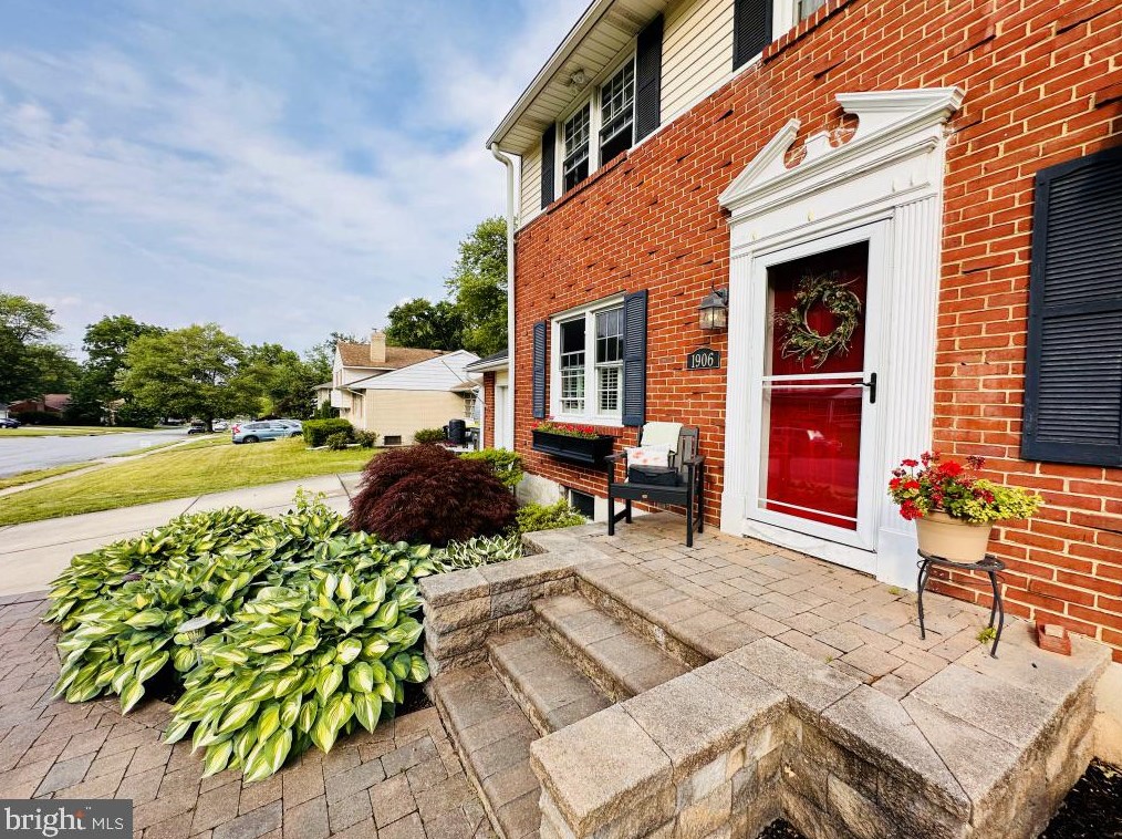 1906 Longcome Dr, Wilmington, DE 19810