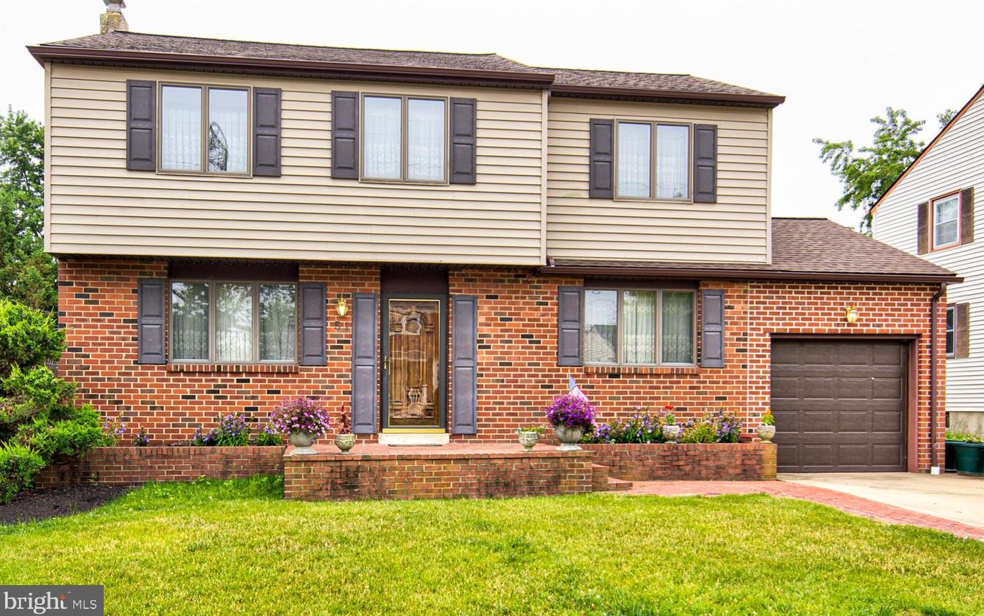51 N Lunenburg Dr, New Castle, DE 19720
