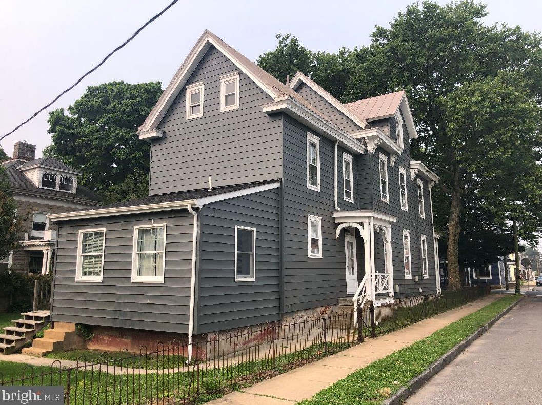 221 Broad St, Middletown, DE 19709-1035