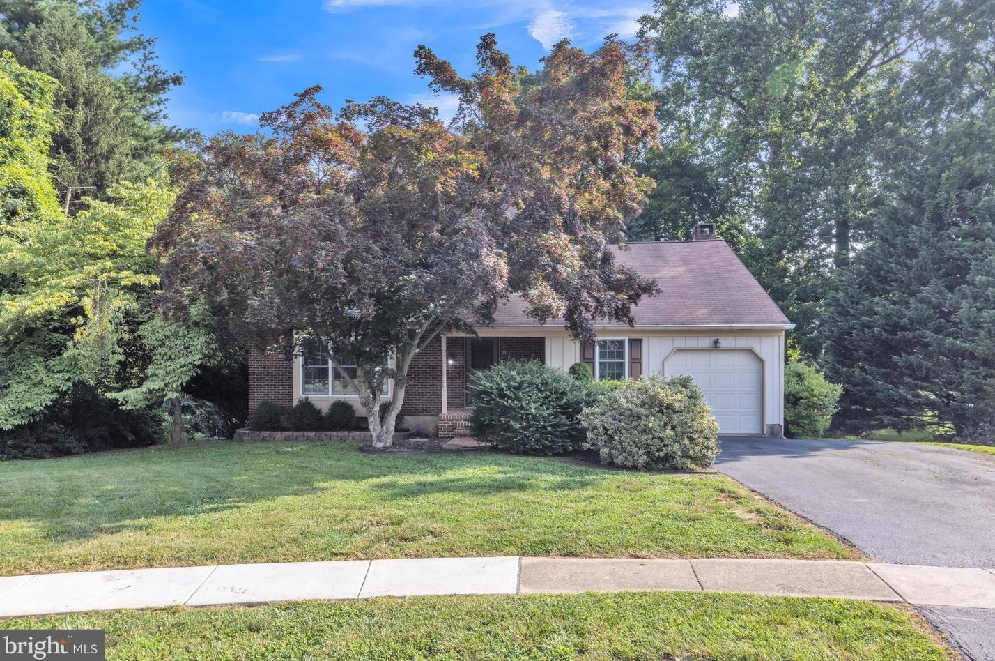 8 Pin Oak Ln, Hockessin, DE 19707-2026
