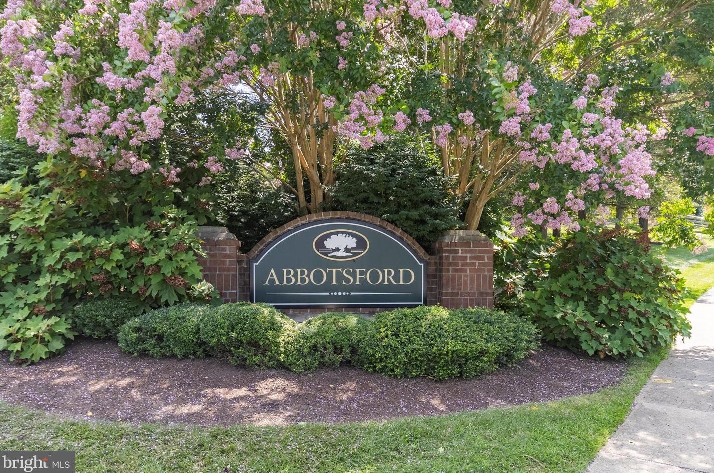 8 Macduff Ct, Newark, DE 19711-1512