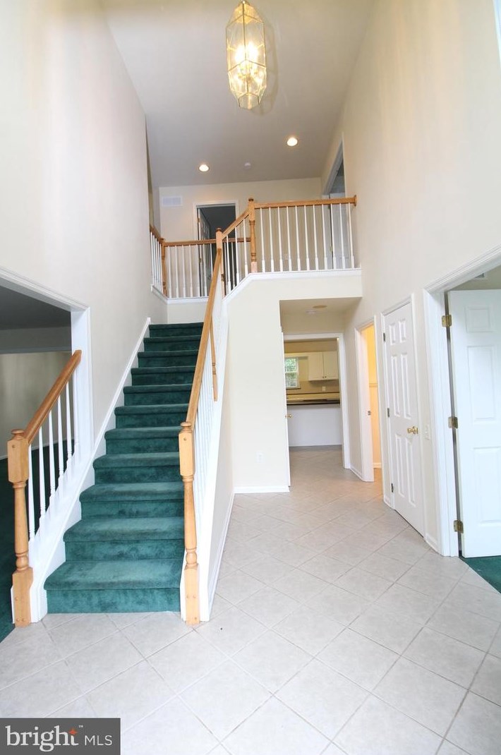 25 Dalton Dr, Newark, DE 19702-2057