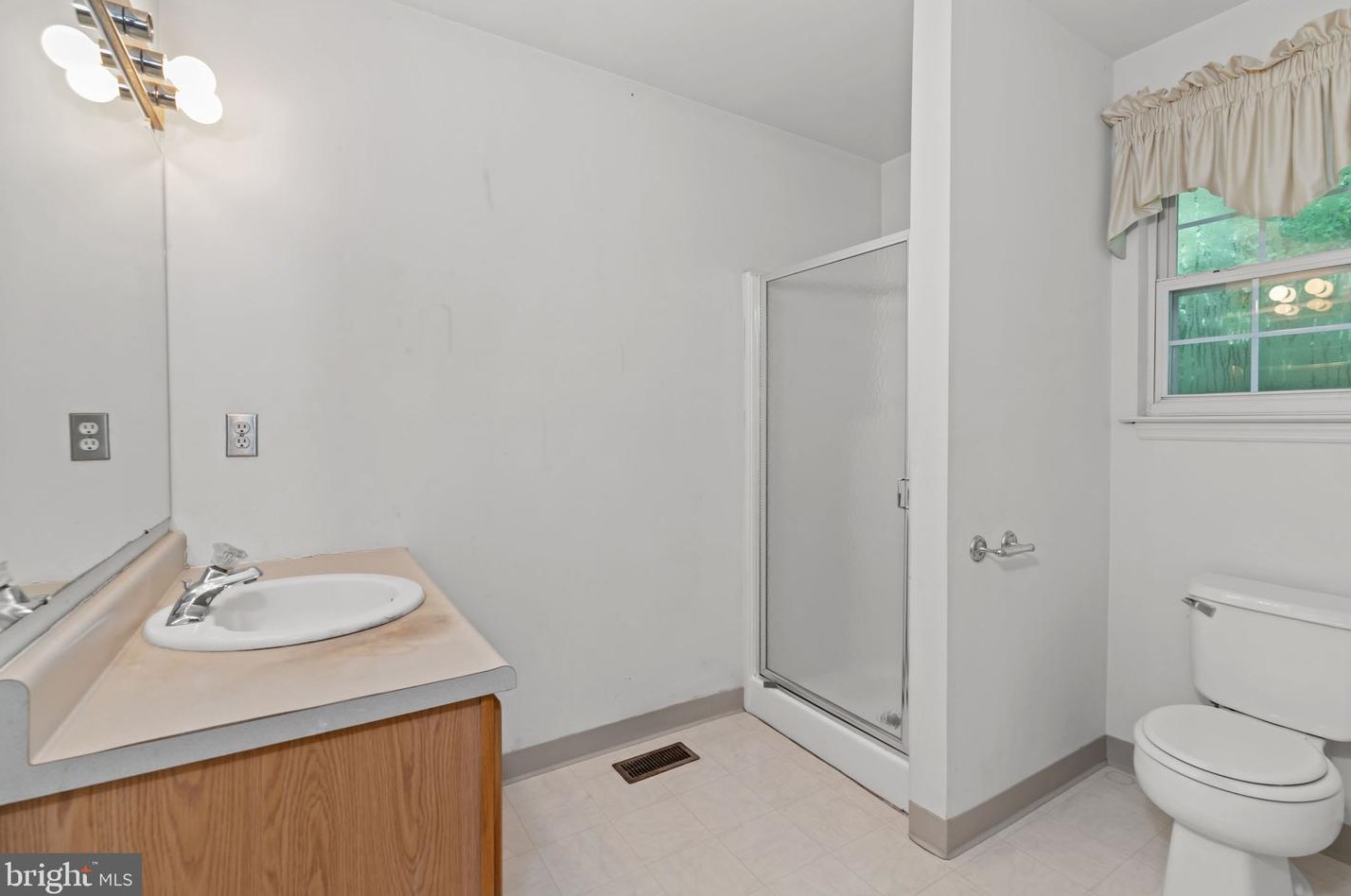 206 Arrowwood Dr, Newark DE 19713-2892 exterior