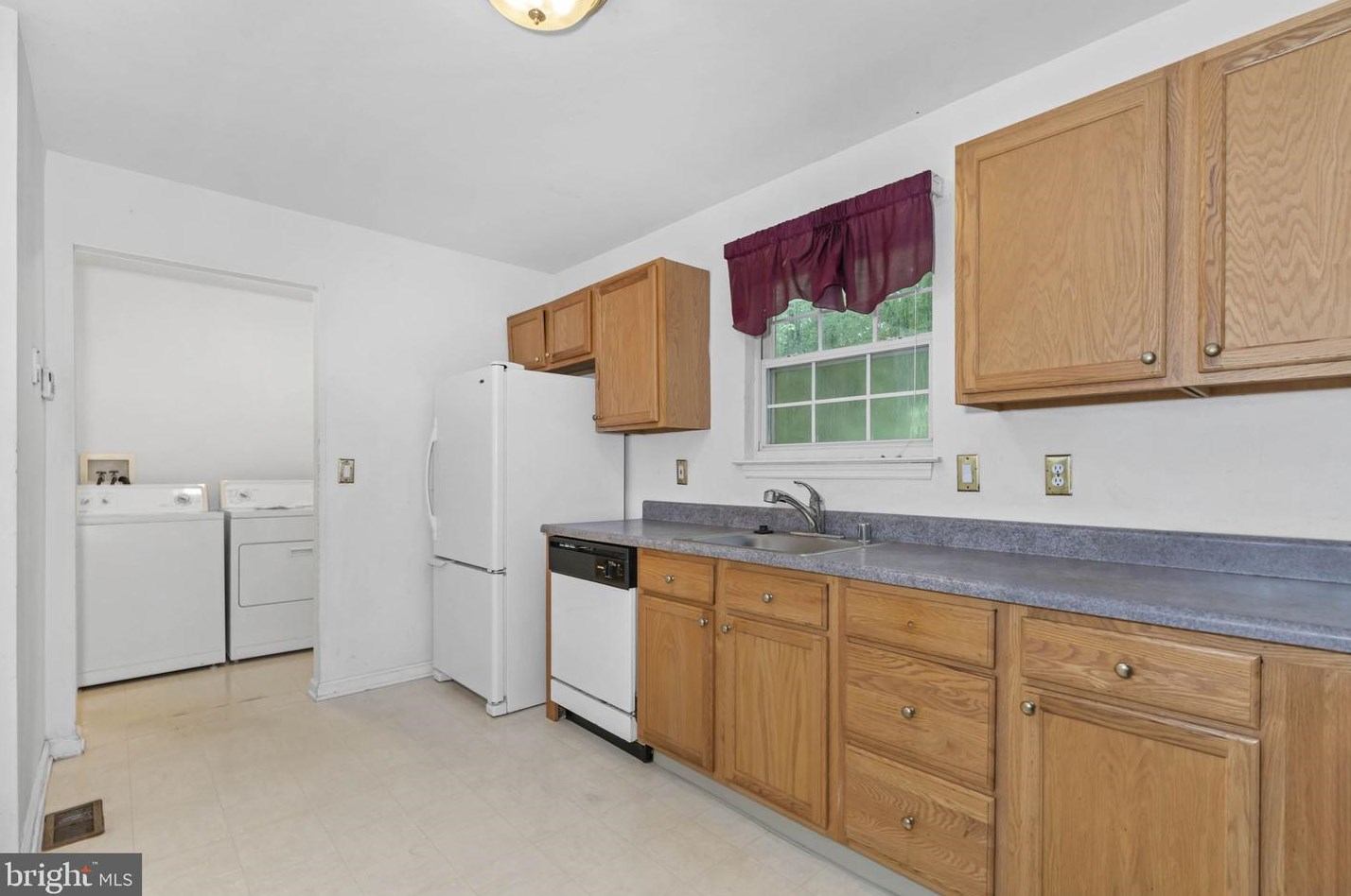 206 Arrowwood Dr, Newark DE 19713-2892 exterior