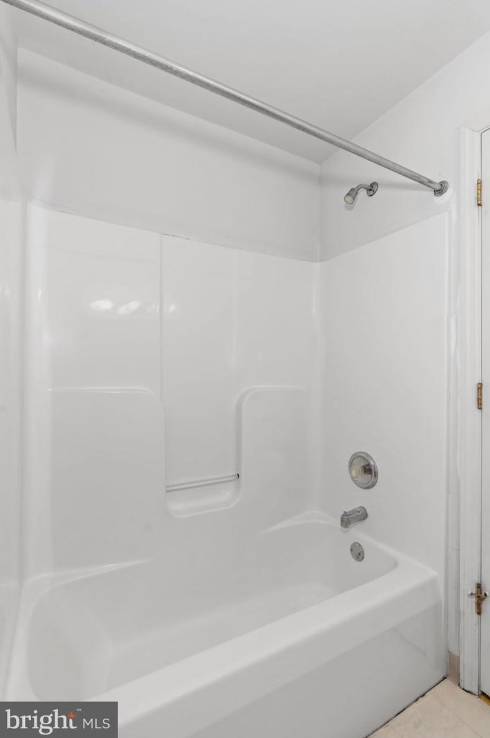 206 Arrowwood Dr, Newark DE 19713-2892 exterior