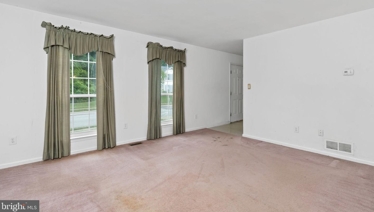 206 Arrowwood Dr, Newark DE 19713-2892 exterior