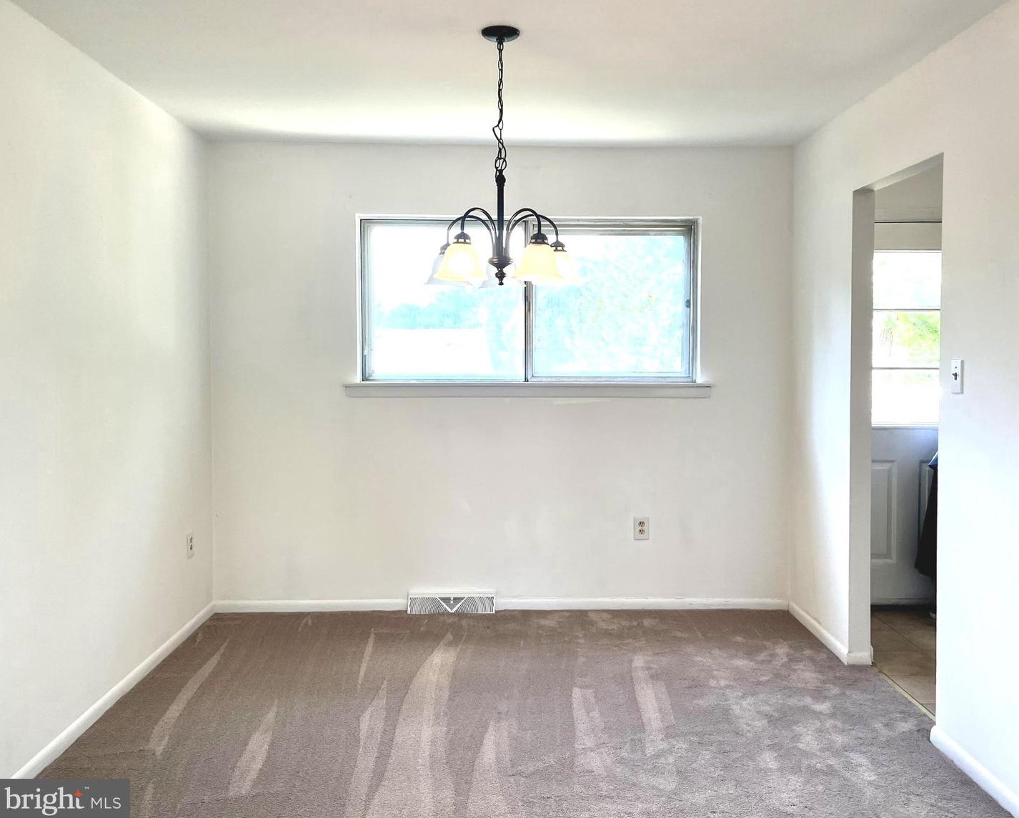 109 Melodic Dr, Newark DE  19713-1983 exterior