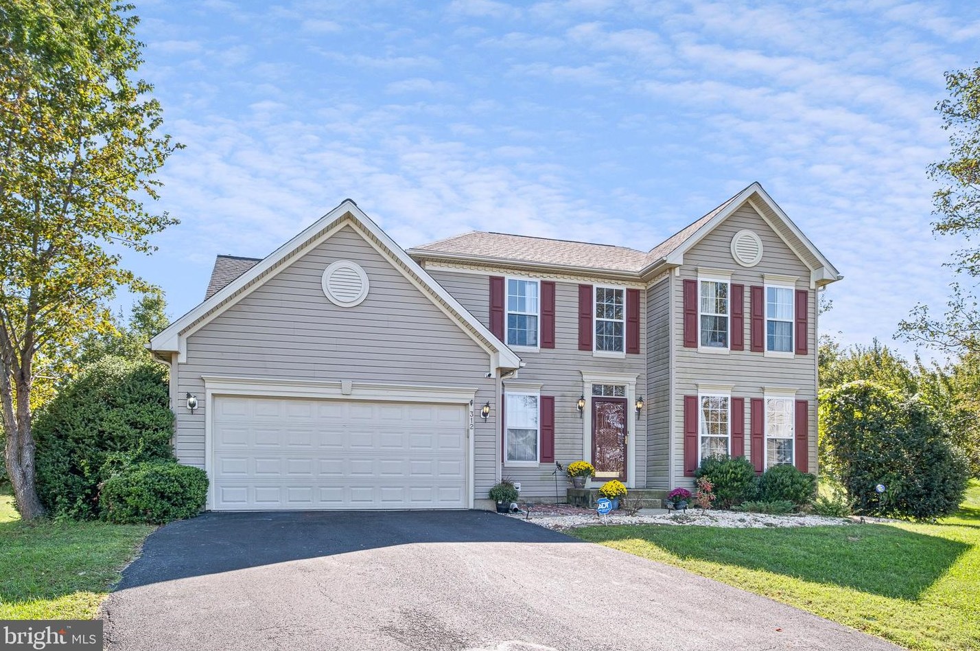 312 Treetop Cir, Bear, DE 19701