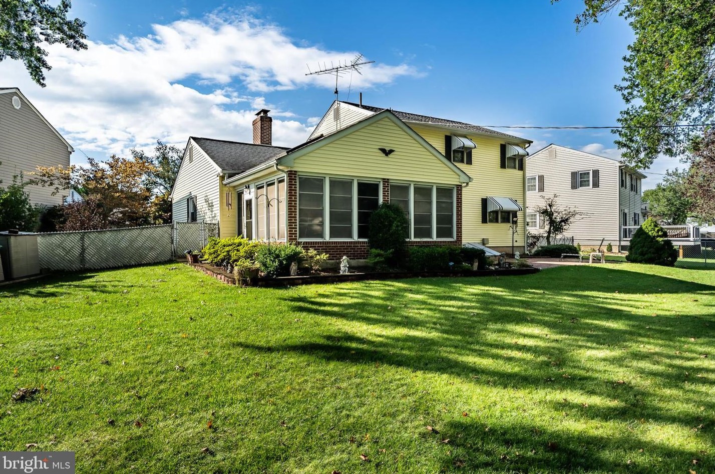 7 Kitty Ln, Newark DE 19713-2357 exterior