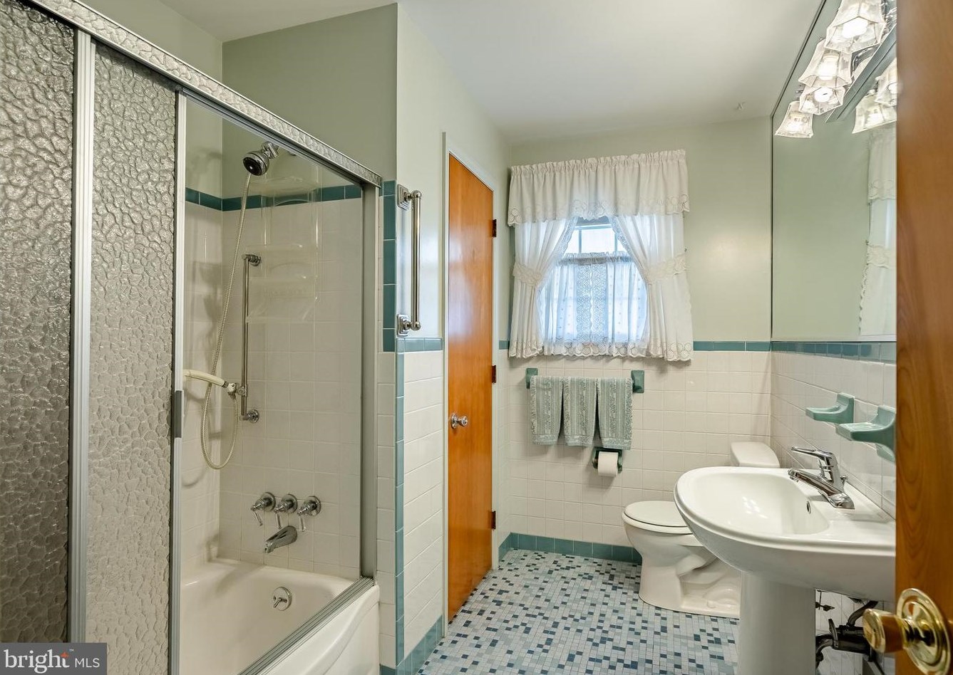 7 Kitty Ln, Newark DE 19713-2357 exterior