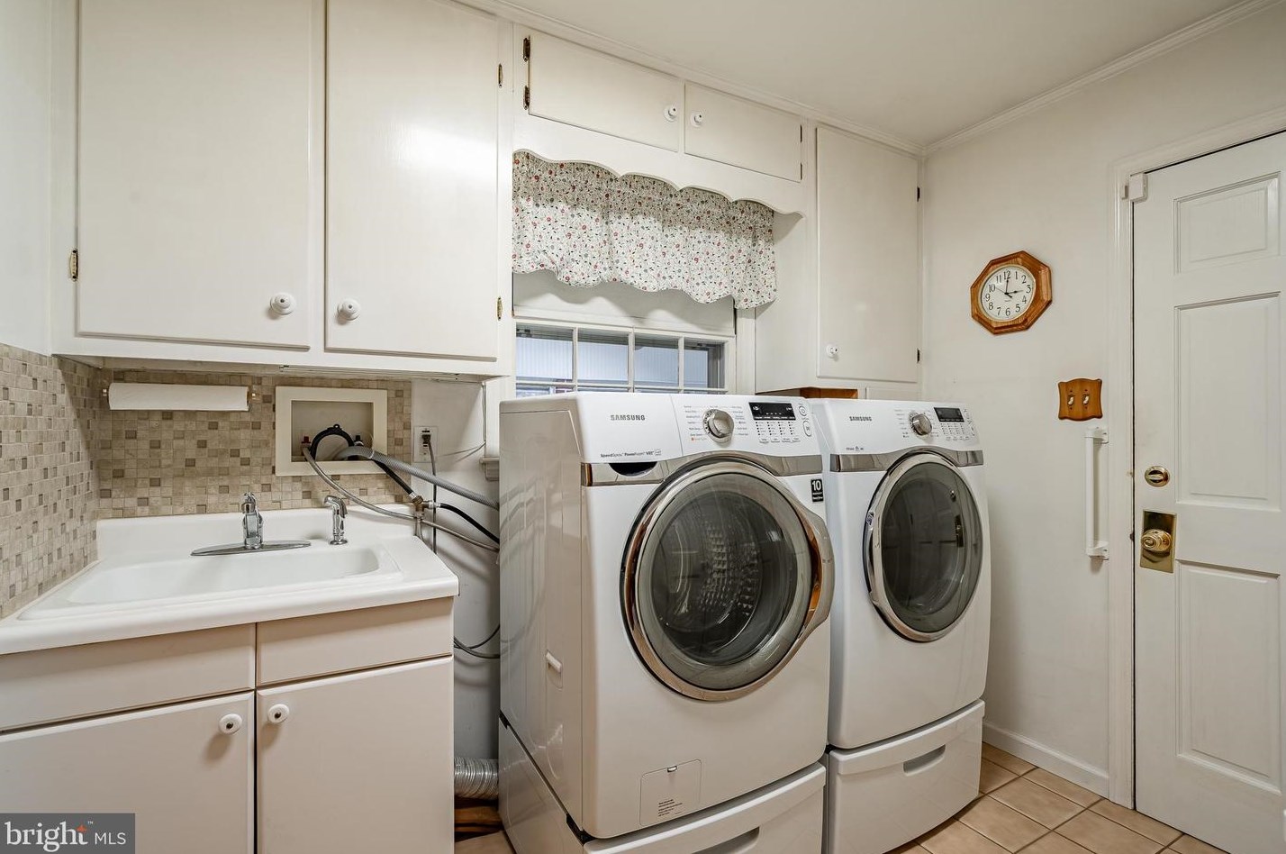 7 Kitty Ln, Newark DE 19713-2357 exterior