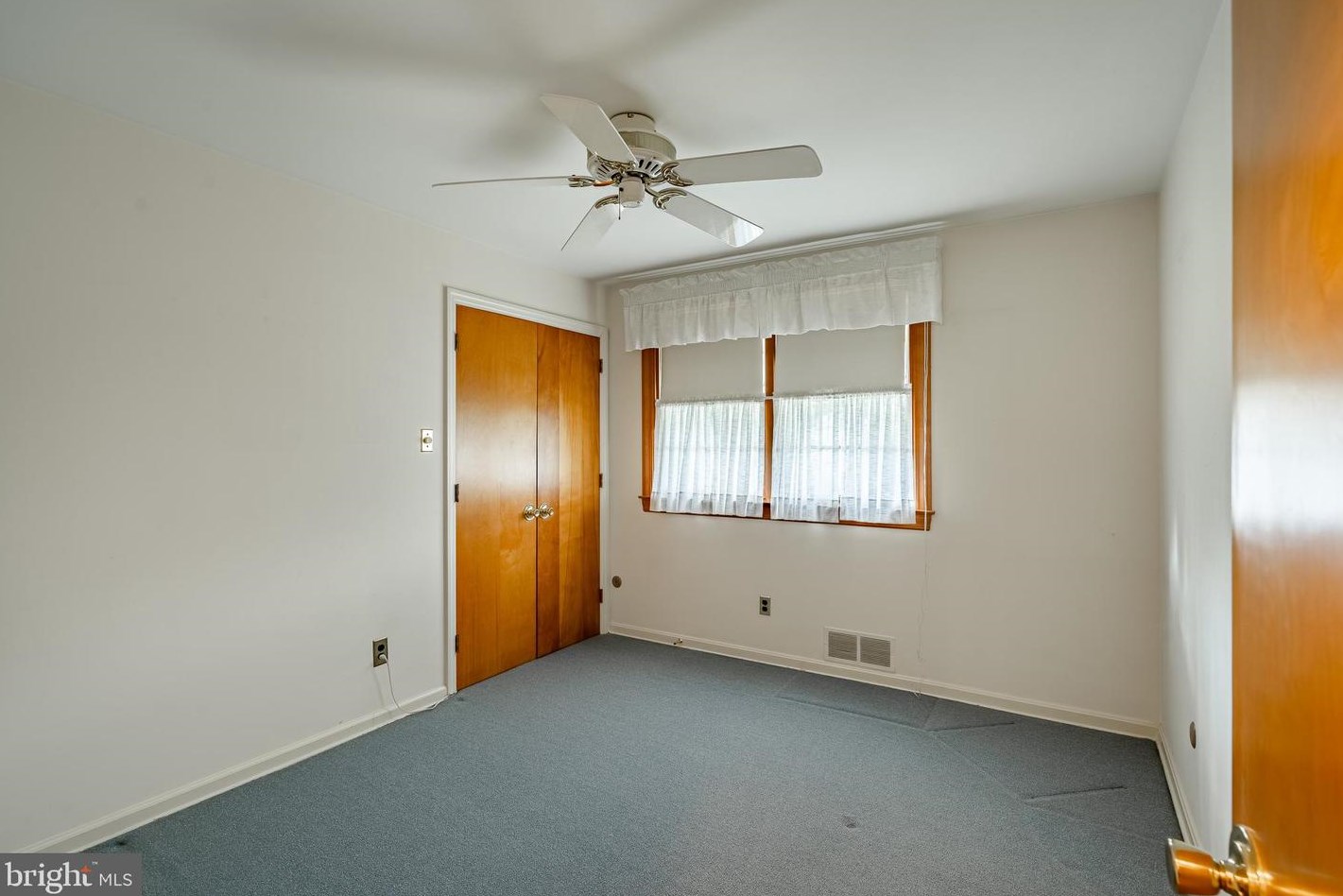 7 Kitty Ln, Newark DE 19713-2357 exterior