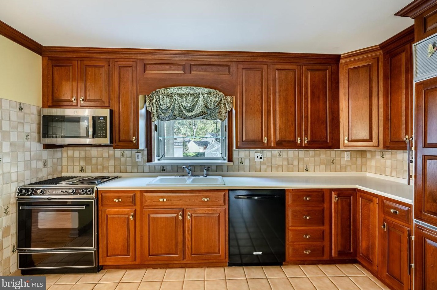 7 Kitty Ln, Newark DE 19713-2357 exterior